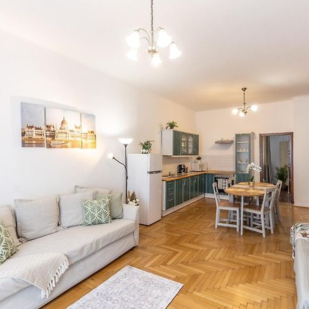 Riverside Balcony Apartment With View To Danube Budapest Kültér fotó