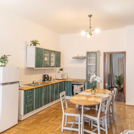 Riverside Balcony Apartment With View To Danube Budapest Kültér fotó