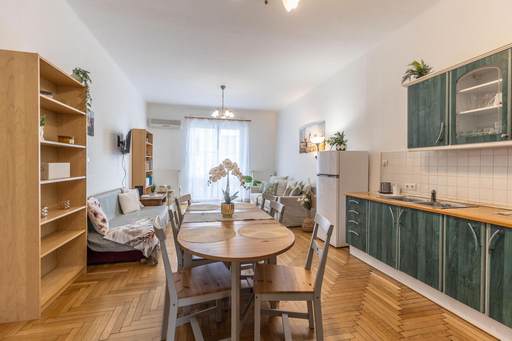 Riverside Balcony Apartment With View To Danube Budapest Kültér fotó