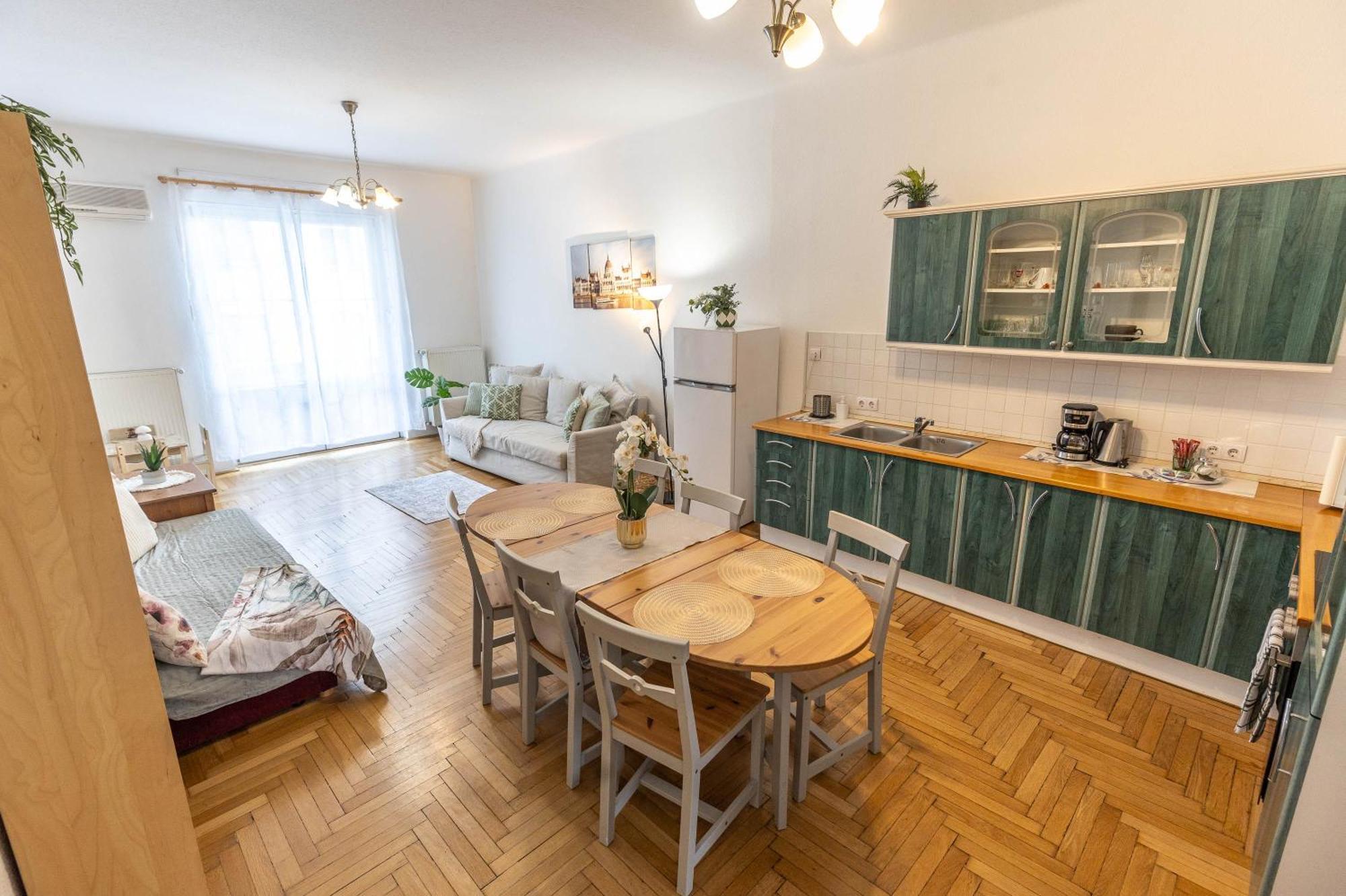 Riverside Balcony Apartment With View To Danube Budapest Kültér fotó