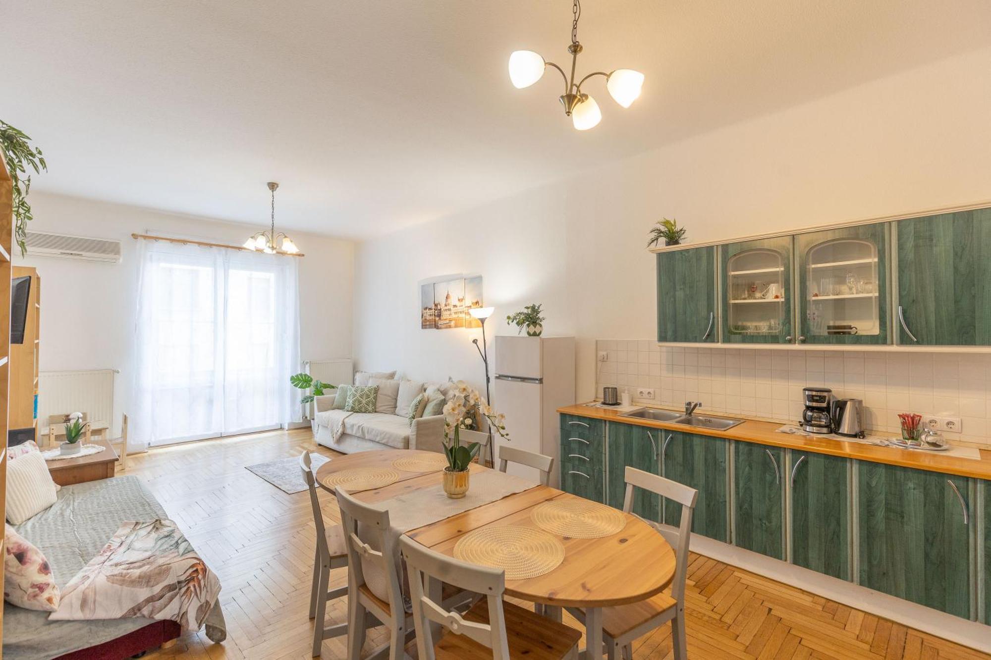 Riverside Balcony Apartment With View To Danube Budapest Kültér fotó
